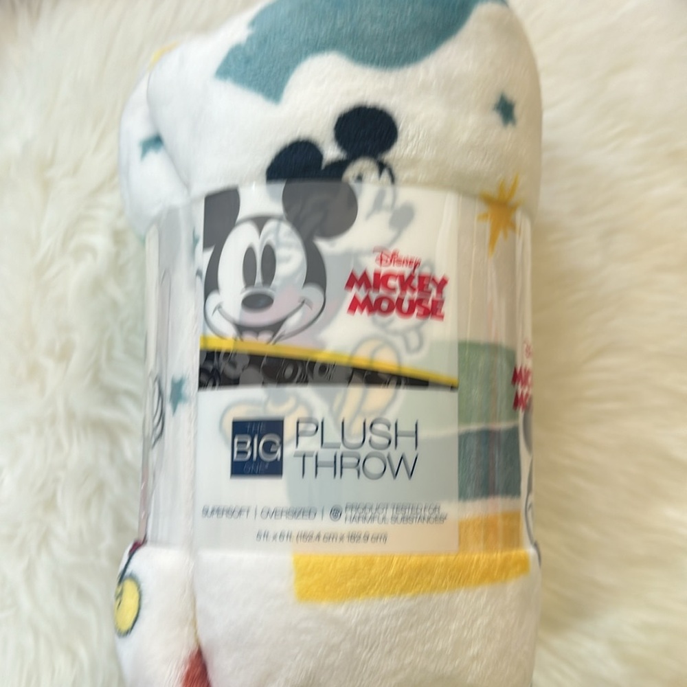 Mickey Mouse plush throw - Picture 2 of 11